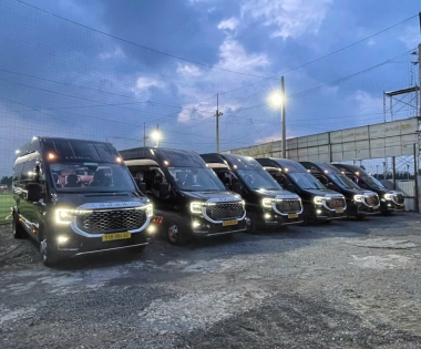 Xe Ford 2025 Limousine thượng Đỉnh 10 Chỗ 12 Chỗ