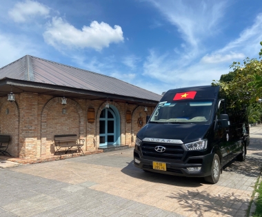 Limousine TRƯỜNG THỊNH  phục vụ đoàn khách Trung Quốc làm việc ăn trưa tại nhà hàng SÔNG QUÊ TP. Tây Ninh