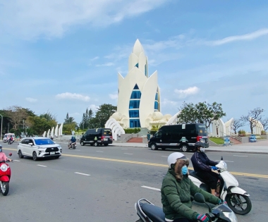 Limousine TRƯỜNG THỊNH hân hạnh phục vụ thêm 2 xe cho đoàn khách Trung Quốc đi tham quan và du lịch tại Thành Phố Biển Nha Trang