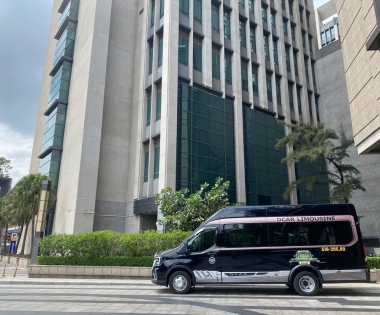 Limousine TRƯỜNG THỊNH  đón đoàn khách tại Khách Sạn Nikko Sài Gòn đi đánh Golf Bính Dương