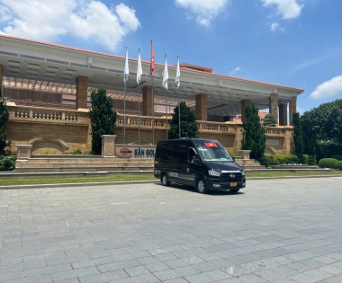Limousine Trường Thịnh hân hạnh phục vu Quý Khách chơi Golf tại sân Golf Tân Sơn Nhất