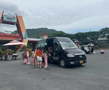 Limousine TRƯỜNG THỊNH phục vụ Quý Khách tham quan và viến chùa tại Núi Cấm, An Giang