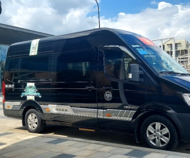 Limousine Trường Thịnh hân hạnh phục vụ Quý Khách đi côn tác tại TP. HCM