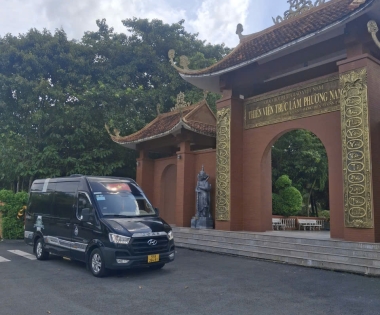 Limousine Trường Thịnh hân hạnh đươch phục vụ Quý Khách đi tham quan và viến chùa tại Cần Thơ