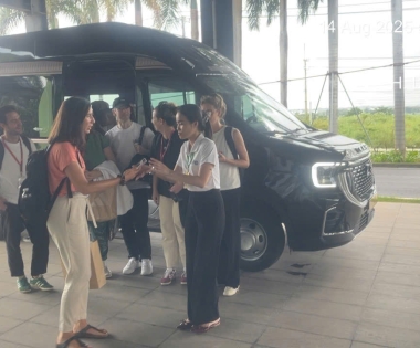 Limousine Trường Thịnh hân hạnh được phục vụ đoàn khách VIP đến làm việc tại Long Thành Đống Nai