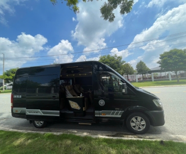 Limousine Trường Thịnh hân hạnh được phục vụ Quý Khách đi làm việc tại Đồng Nai