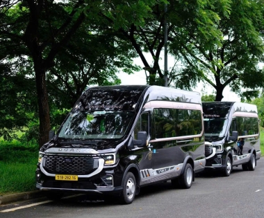 Xe Ford 2025 Dcar Limousine 10 chỗ và 12 chỗ phục vụ Quý Khách