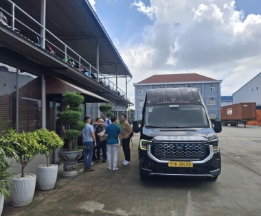 Limousine Trường Thịnh hân hạnh được phục vụ đoàn khách Quốc Tế đi tham quan và làm việc tại TP. HCM