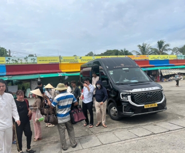 Limousine Trường Thịnh hân hạnh phục vụ Quý Khách đi tham quan và viến chùa Bàu Mướp tại Châu Đốc An Giang