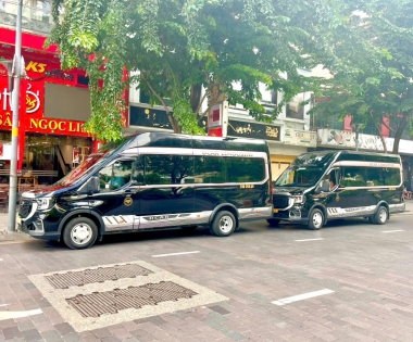 Limousine Trường Thịnh hân hạnh phục vụ đoàn khách người Anh đi tham quan và làm việc tại Bình Dương