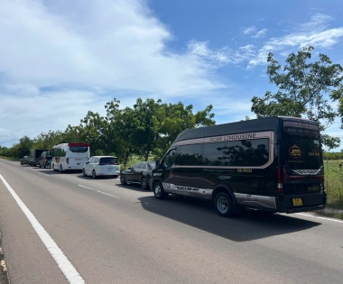 Limousine Trường Thịnh hân hạnh được phục vụ đoàn diển viên cùng đoàn làm phim tại phim trường Phan Rí Cửa