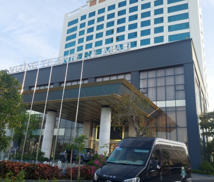 Xe Vip Trường Thịnh đón khách du lịch tại khách sạn Mường Thanh Cà Mau