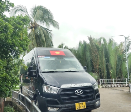 Limousine TRƯỜNG THỊNH phục vụ đoàn khách Nhật làm việc tại Bến Tre