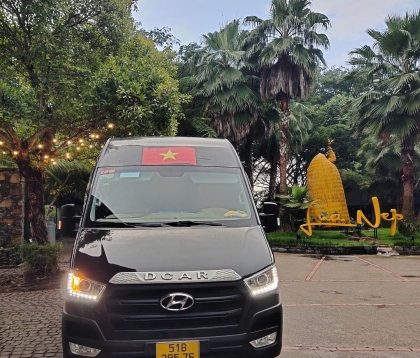 Limousine TRƯỜNG THỊNH  phục vụ đoàn khách thăm quan  ăn uống tại nhà hàng lúa nếp TP cần Thơ