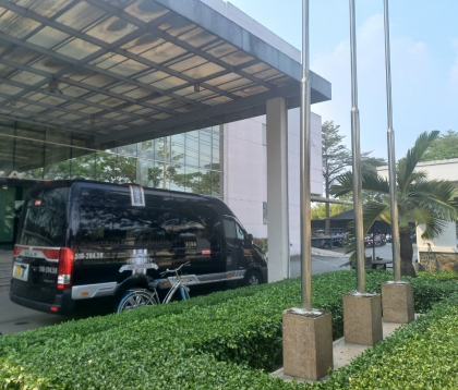Limousine TRƯỜNG THỊNH phục vụ đoàn khách Châu Âu âu đi làm việc tại công ty KODA - KCN Thuận Đạo Bến Lức Long An
