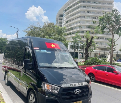 Limousine TRƯỜNG THỊNH hân hạnh được phục vụ đoàn khách Nhật Bản đên tham quan và ăn trưa tại Nhà Hàng Hồ Bán Nguyệt Q7