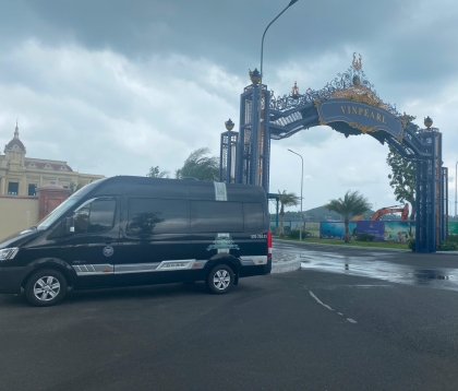 Limousine TRƯỜNG THỊNH  phục vụ đoàn khách gia đình tham quang du lịch tại biển đảo nha trang VINPEARL